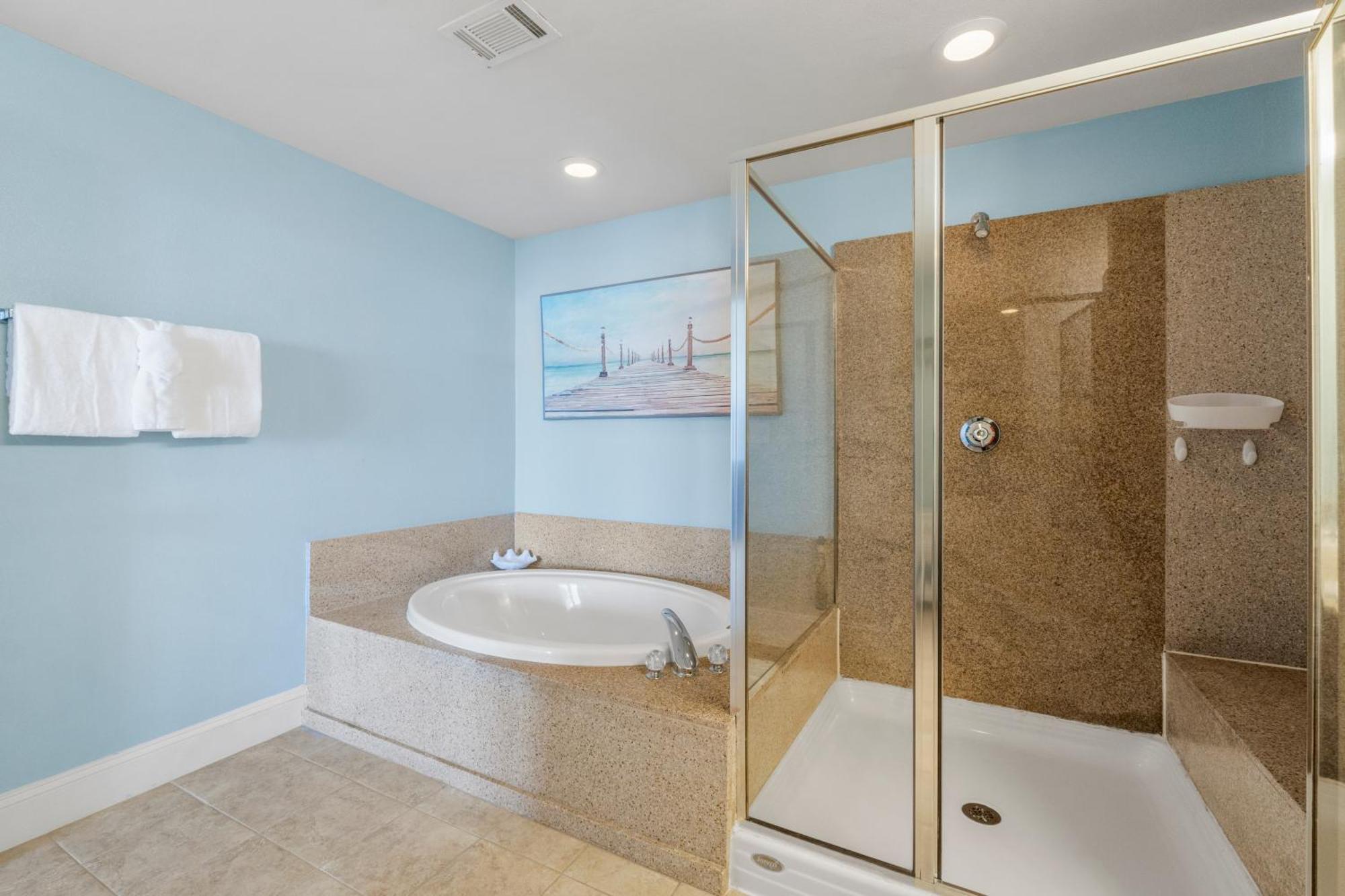 Stunning 4bd! Oceanview! Free Chair Service! Sleeps 10! By Dolce Getaways Apartment