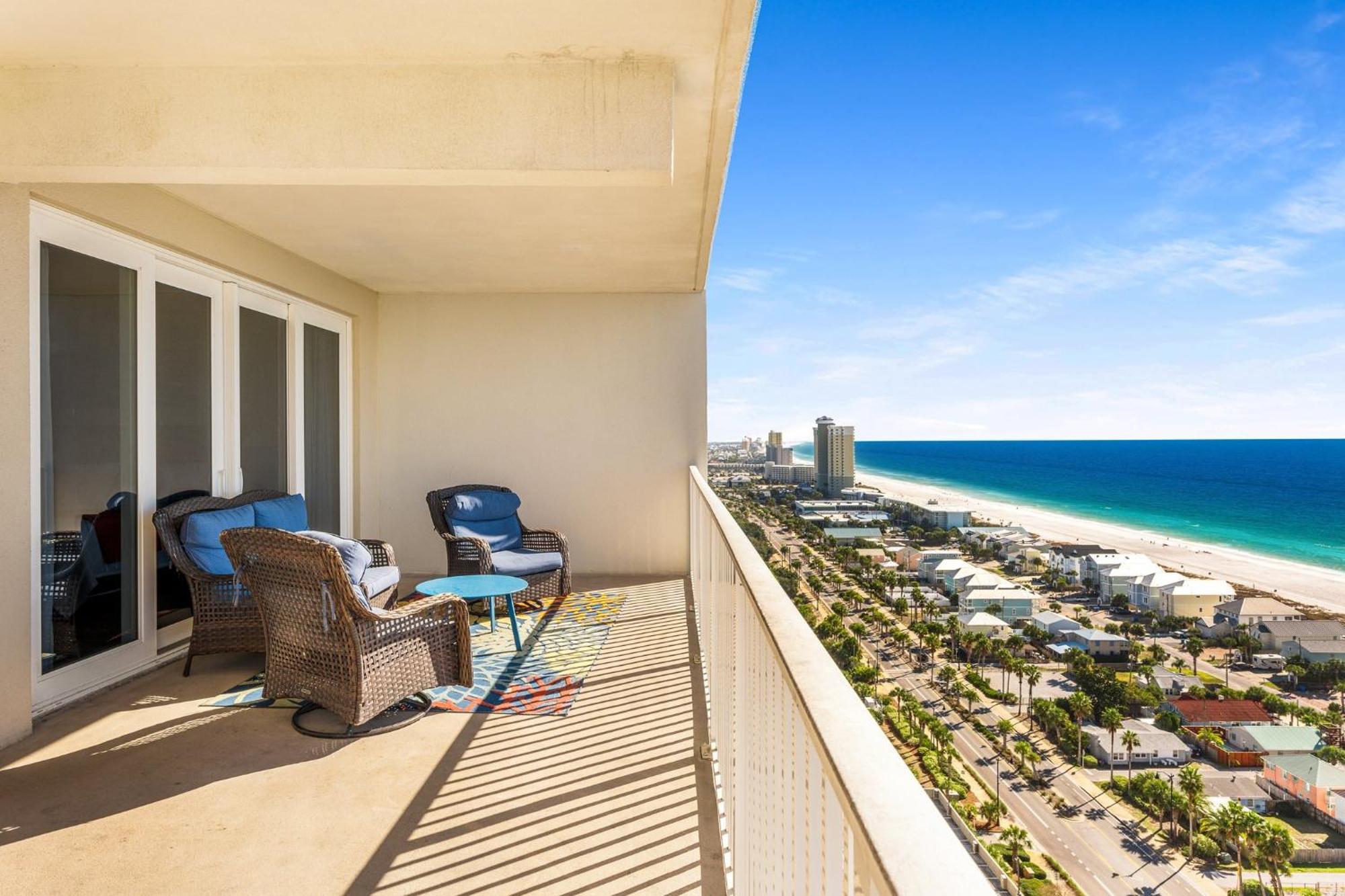 Stunning 4bd! Oceanview! Free Chair Service! Sleeps 10! By Dolce Getaways Apartment *