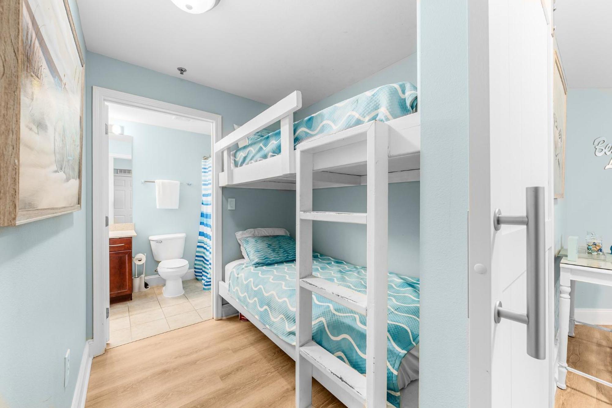 Apartment Stunning 4bd! Oceanview! Free Chair Service! Sleeps 10! By Dolce Getaways Panama City Beach